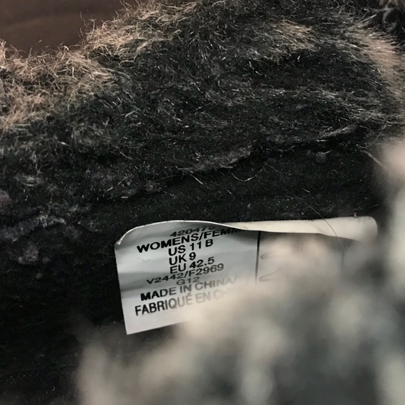 ✨ FEATURED DEAL ✨ Lands’ End Faux Fur Sneakers - Picture 5 of 5